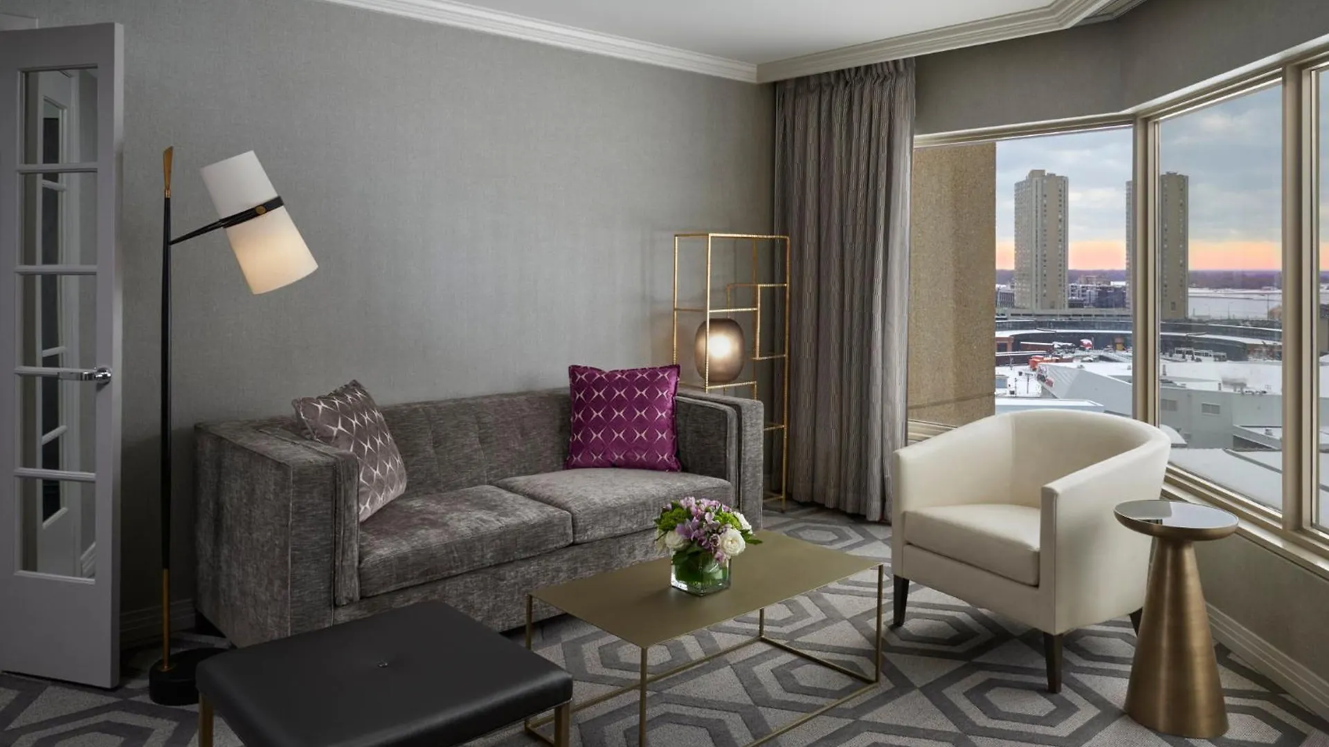 Intercontinental Toronto Centre By Ihg Hotel 4*,